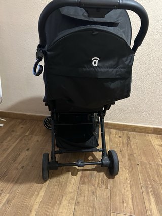 Carrito de bebé negro