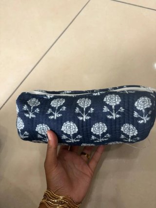Neceser estampado floral azul y blanco