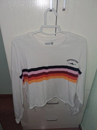 Sudadera blanca fina con rayas multicolor