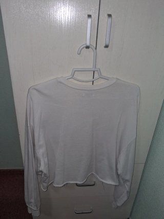 Sudadera blanca fina con rayas multicolor
