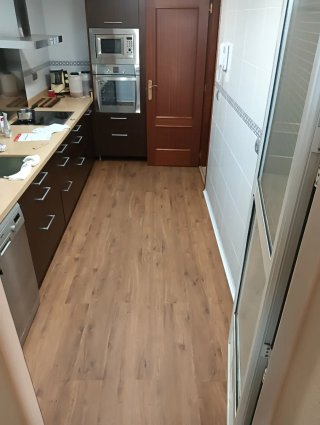 Servicio de montaje de tarima flotante