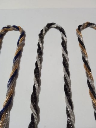 Collana trecciata colore oro, argento, blu, nero