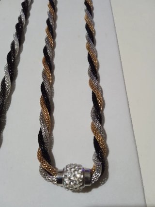 Collana trecciata colore oro, argento, blu, nero