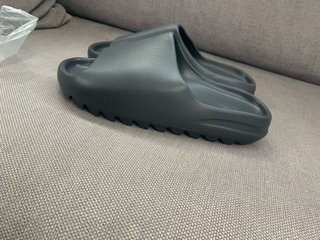 Chanclas Adidas Yeezy Beige