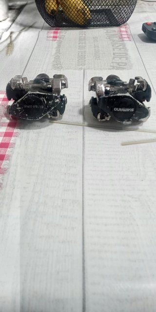 Casco pedales para calas y zapatillas MTB