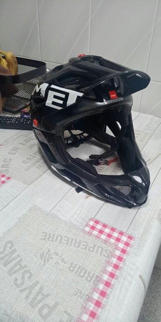 Casco pedales para calas y zapatillas MTB
