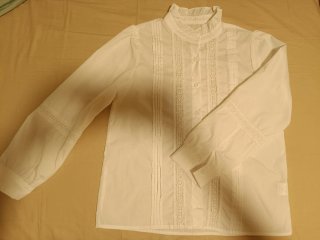 Blusa blanca con detalles