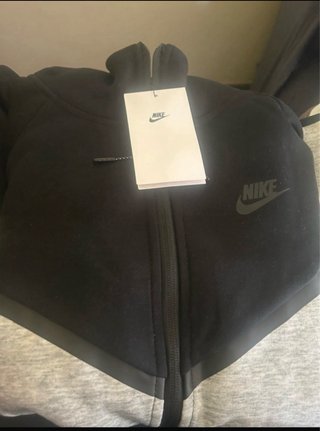 Chaqueta Nike Tech Fleece Negra y Gris