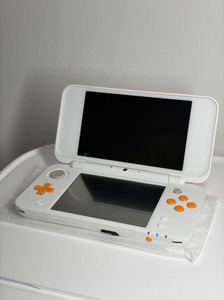 Nuovo Nintendo 2DS LL Arancione/Bianco