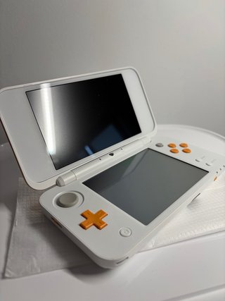 Nuovo Nintendo 2DS LL Arancione/Bianco