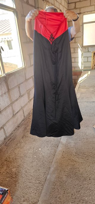 Vestido de fiesta con flores bordadas