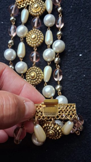 Brazalete 5 hilos vintage dorado , perlas, cristal
