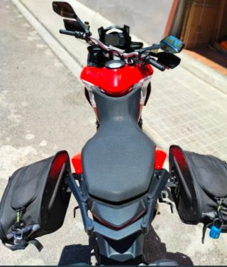 Ducati 1200s Roja y Blanca