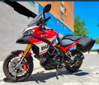 Ducati 1200s Roja y Blanca