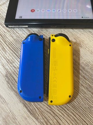 Nintendo Switch Azul y Amarillo Edicion Fornite
