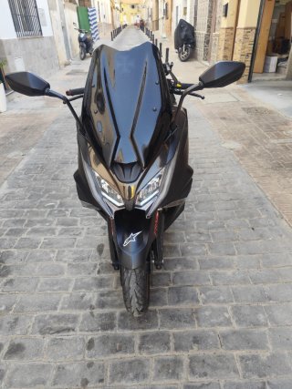 Kymco AK 550 Maxi Scooter Negra