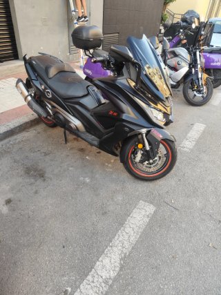 Kymco AK 550 Maxi Scooter Negra