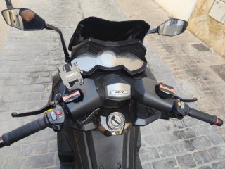 Kymco AK 550 Maxi Scooter Negra