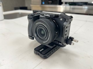 Sony Alpha a6700 + Lente 16-50mm OSS