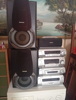 Cadena de música Technics con altavoces