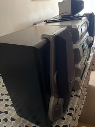 Cadena de música Technics con altavoces