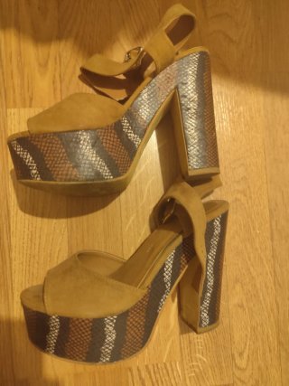 Sandalias plataforma beige marrón