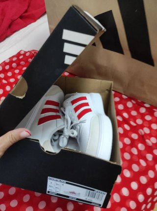 Zapatillas Adidas Blancas y Rojas