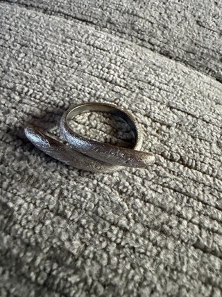 Anillo plateado diseño curvo