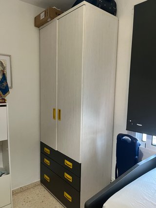 Habitación completa juvenil.