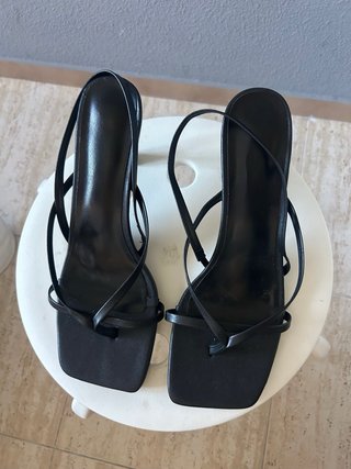 Tacones de tiras negras Talla 41