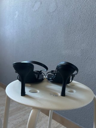 Tacones de tiras negras Talla 41