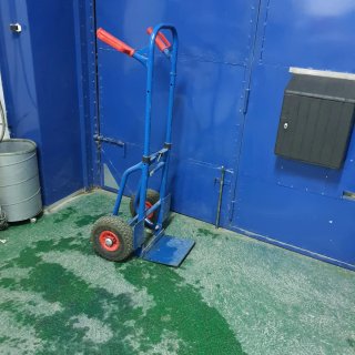 Carretilla de carga azul