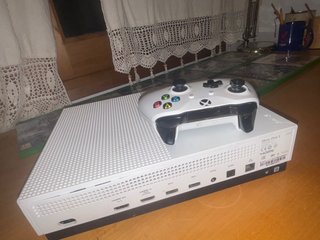 Xbox One S 500GB + Mando + 9 Juegos  PR.NEGOCIABLE