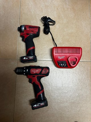 Milwaukee M12 Taladro y Atornillador