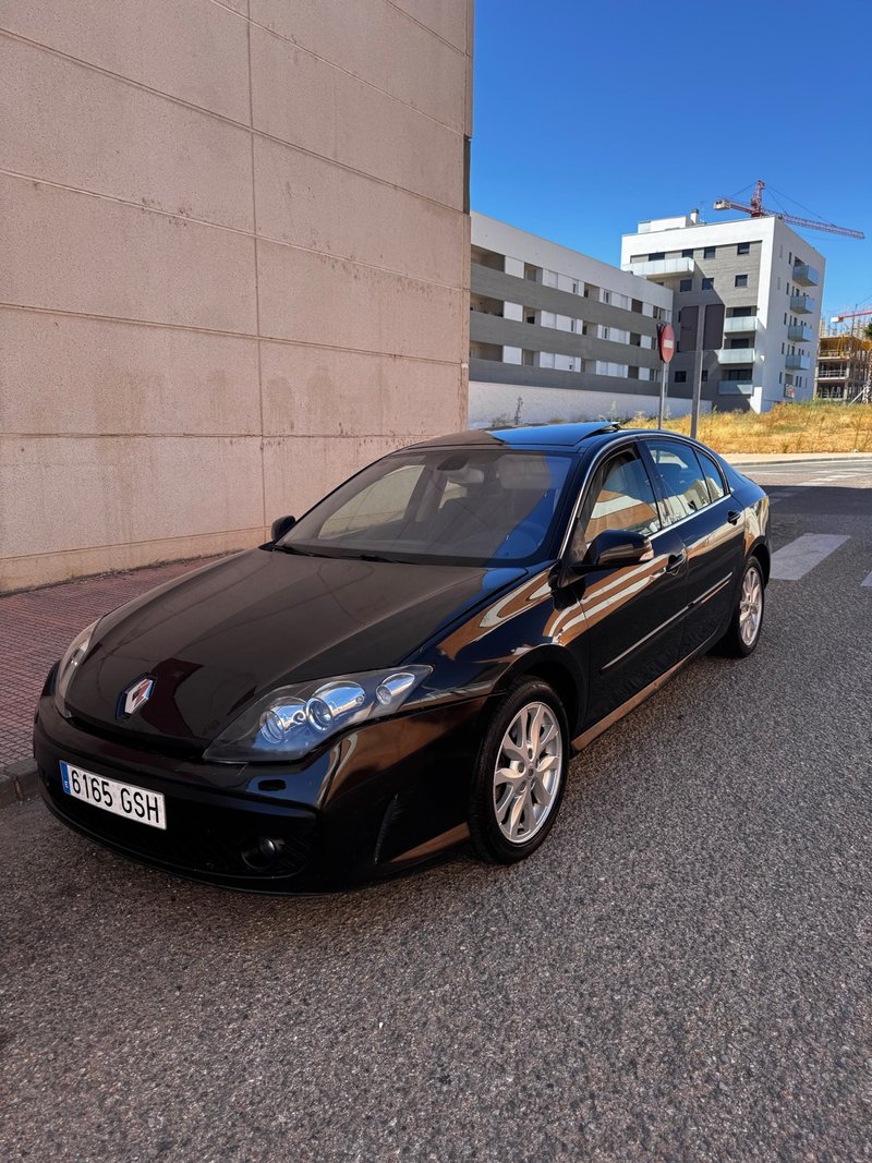Renault Laguna 2010 - foto 1