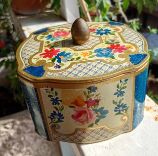 Cofanetto vintage Alemagna floreale.