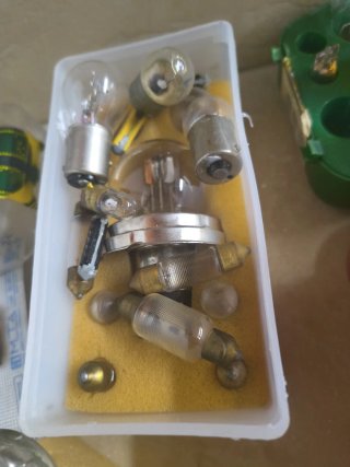 Bombillas Halógenas y fusibles de coche viejo