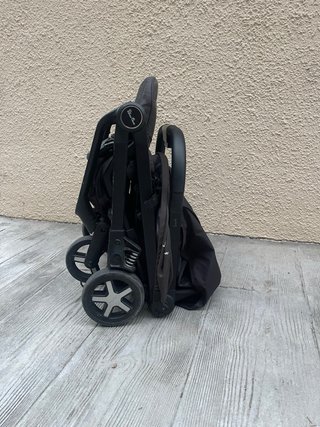 Silla de paseo Silver Cross Swift ultracompacta