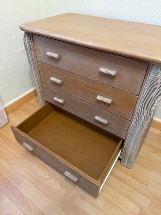 Cómoda 4 cajones mimbre y madera