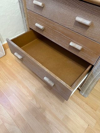 Cómoda 4 cajones mimbre y madera