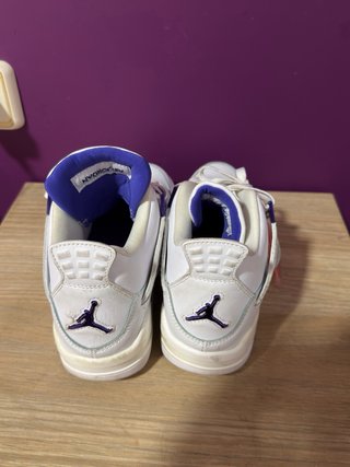 Zapatillas Jordan Blancas y Moradas
