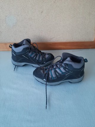 Zapatillas de montaña Quechua grises y turquesa