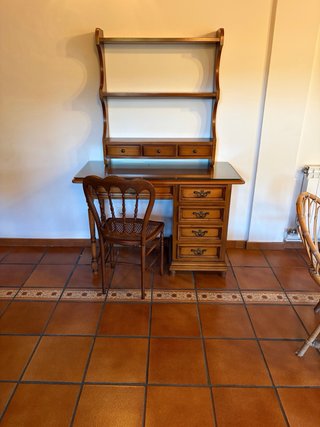 Cama madera con mesillas y escritorio