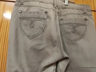Pantalón pitillo gris