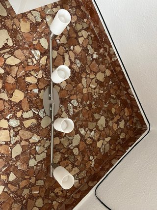 Lámparas de salón plateadas y blancas