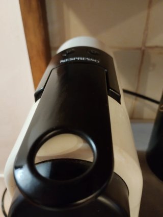 Cafetera Nespresso DeLonghi Blanca con capsulas