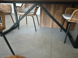 Mesa de comedor de hierro y duropal.