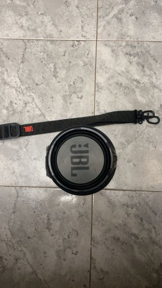 Altavoz JBL Negro con Correa