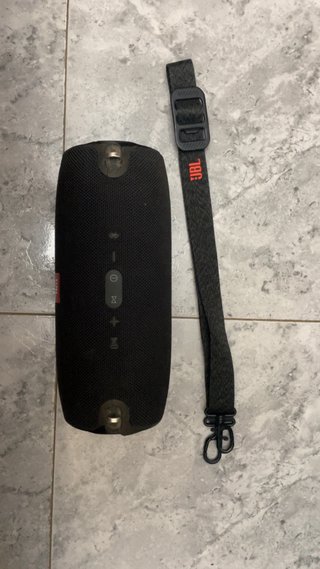 Altavoz JBL Negro con Correa