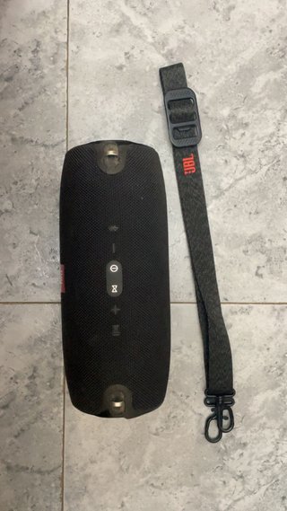 Altavoz JBL Negro con Correa